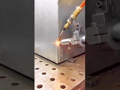 工業用ロボットの腕自動CNC繊維のレーザ溶接機械装置1000W 2000W 3000W